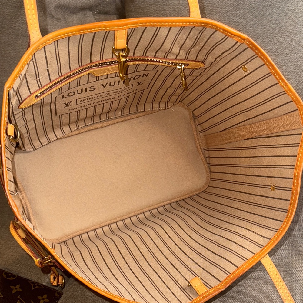 Louis Vuitton Monogram Neverfull MM Bag - Picture 10 of 12